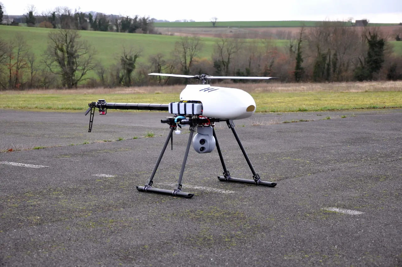 image représentant le drone lynx E poser sur une piste d'atterrissage.